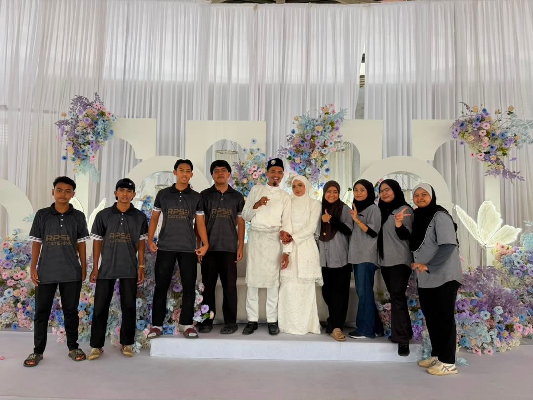 Pasukan RPSB Catering bersama pengantin